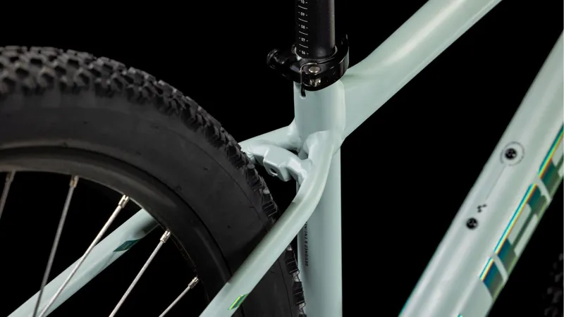 Cube Aim Race Hardtail Mountain Bike in Frozengrape and Turmalin-3