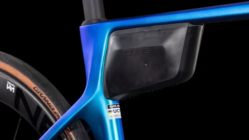 Cube Agree C:62 SLT Road Bike in Nebula and White-3