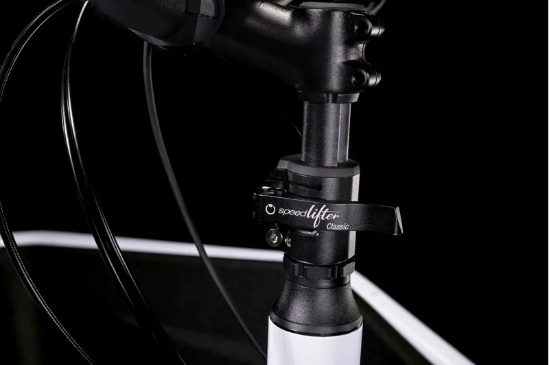 Cube Cargo Hybrid 500Wh Electric Cargo Bike in Flashwhite and Black-3