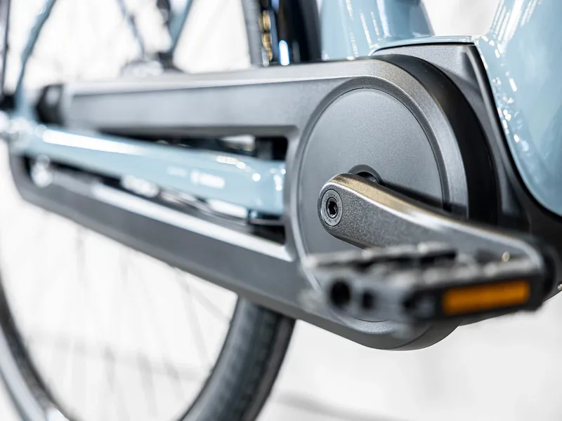 TREK District+ 3 400Wh Lowstep Electric Hybrid Bike in Battleship Blue-6