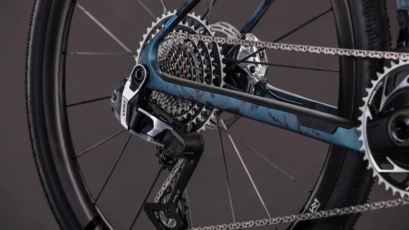 Cube Nuroad C:62 SLT Gravel Bike in Royalgreen and Fume-5