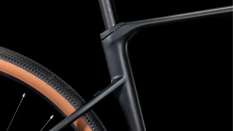 Cube Nuroad C:62 ONE Gravel Bike in Carbon and Gloss-4