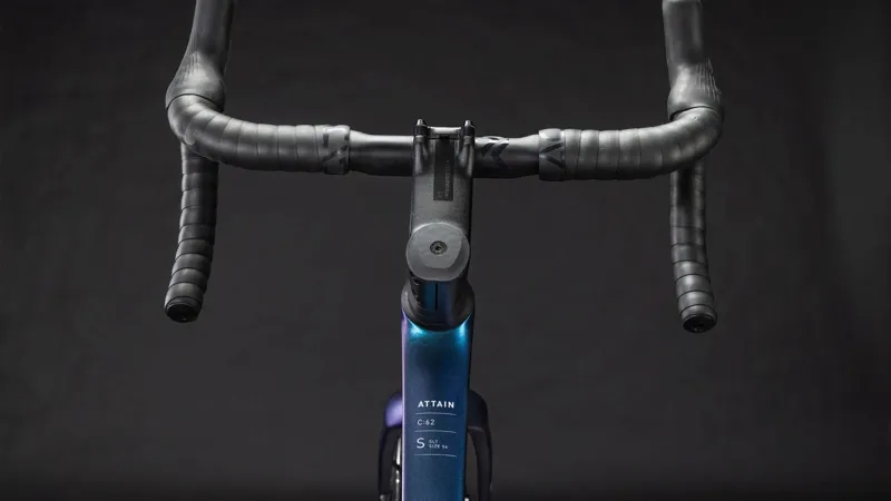 Cube Attain C:62 SLT Road Bike in Shiftmint and White-3