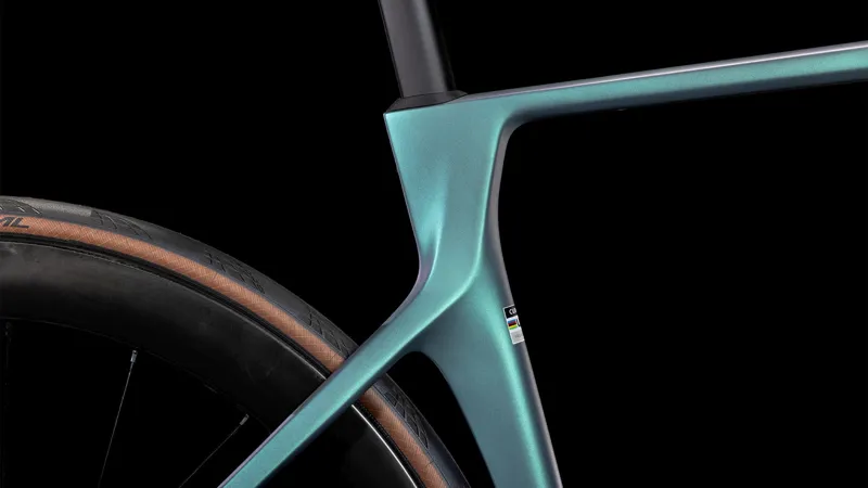 Cube Agree C:62 Pro Road Bike in Polarlight and Aquagreen