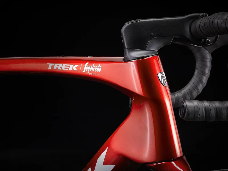 TREK Domane SLR 6 AXS Gen 4 Road Bike in Metallic Red Smoke and Red Carbon Smoke-7