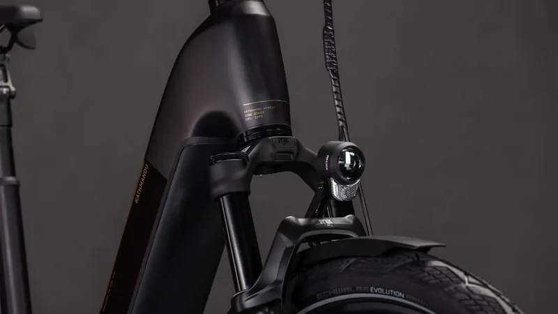 Cube Kathmandu Hybrid Comfort SLX EE 800Wh Electric Hybrid Bike in Solareclipse and Gold-2