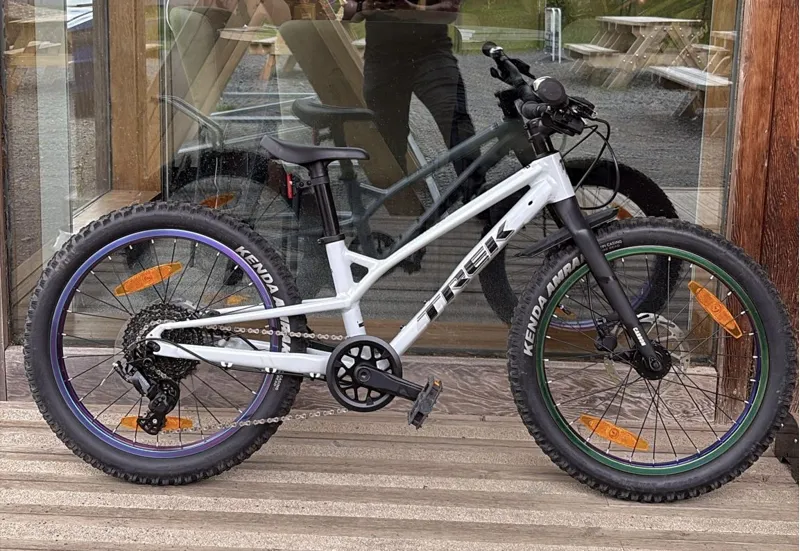 EX DEMO TREK Wahoo 20 Trail Kids Bike in Plasma Grey Pearl