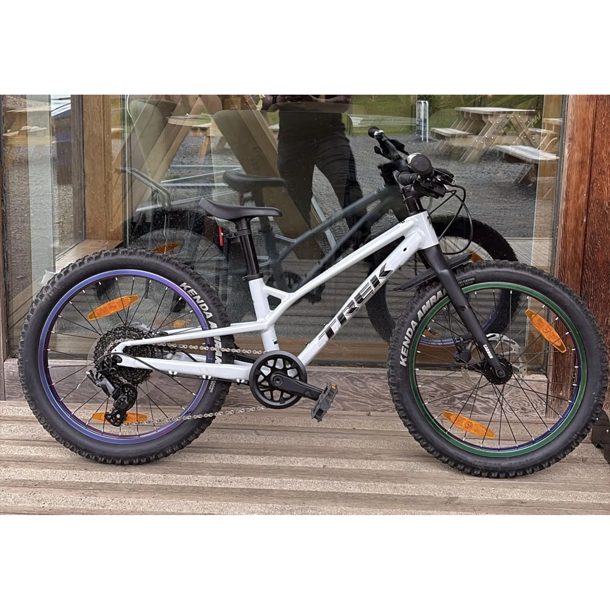 EX DEMO TREK Wahoo 20 Trail Kids Bike in Plasma Grey Pearl
