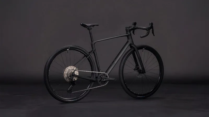 Cube Nuroad C:62 ONE Gravel Bike in Blackline-5