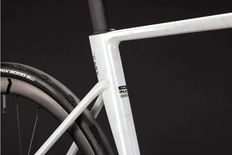 Cube Litening Air C:68X Pro Road Bike in Chalkyfibre and Gold-2
