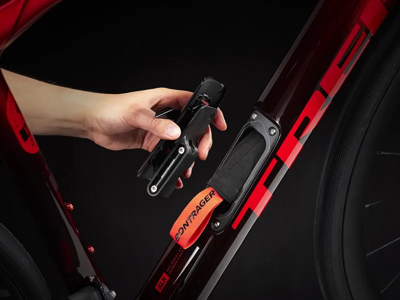 TREK Domane SLR 6 AXS Gen 4 Road Bike in Metallic Red Smoke and Red Carbon Smoke-8