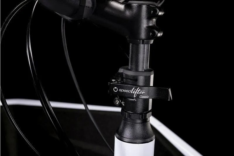 Cube Cargo Sport Hybrid 500Wh Electric Cargo Bike in Flashwhite and Black-3