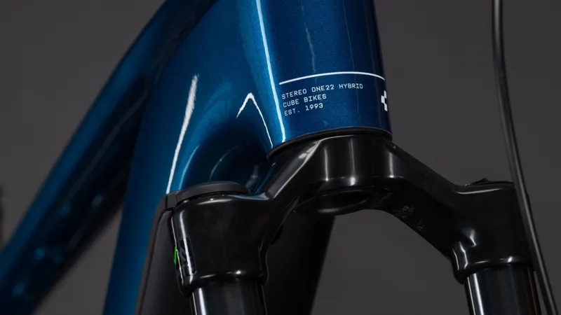 Cube Stereo Hybrid ONE22 Race 800Wh Electric Full Suspension Mountain Bike in Elctricblue and White-6