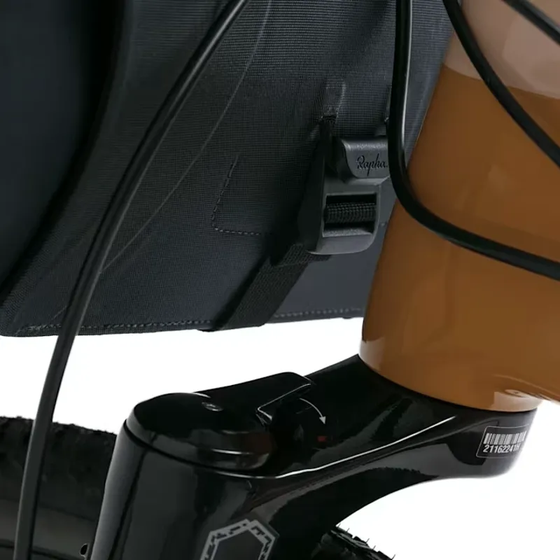 Rapha Explore Handlebar Accessory Pack in vulcan and Asphalt - 4.5L-7