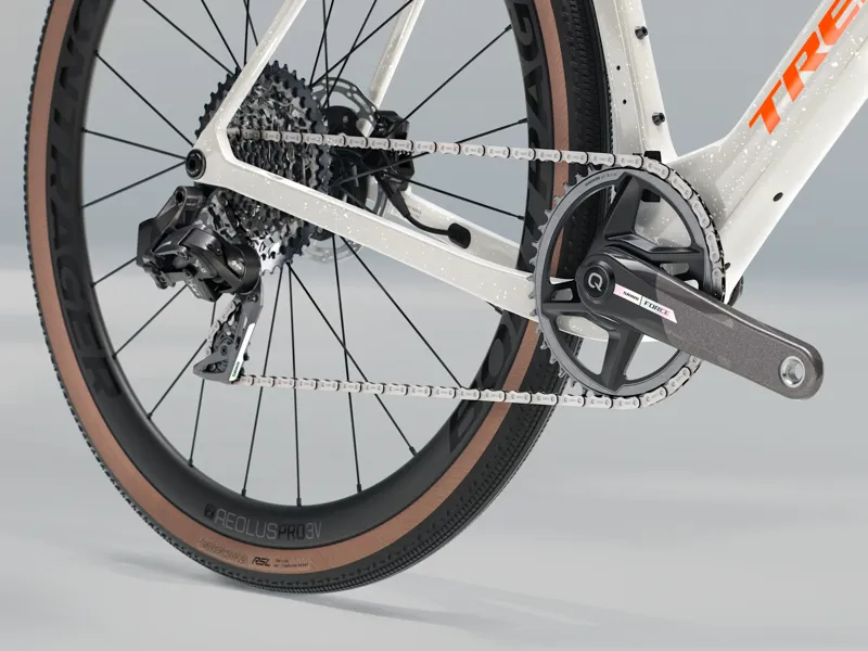 TREK Checkmate SLR 7 AXS Gravel Bike in Era White and Buff Beige-5