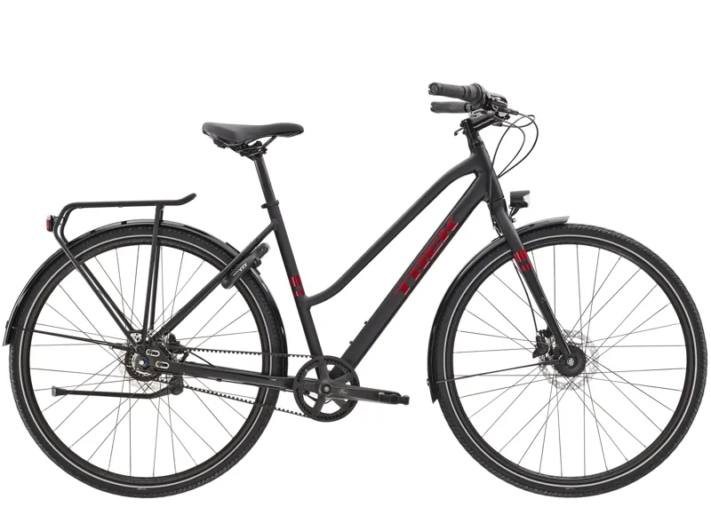 TREK District 3 Equipped Stagger Hybrid Bike in Matte Black 