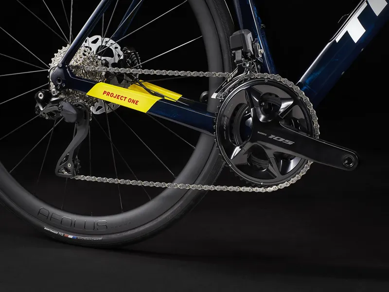 TREK Domane SLR 6 Gen 4 in Metallic Red Smoke and Blue Smoke Fade-3