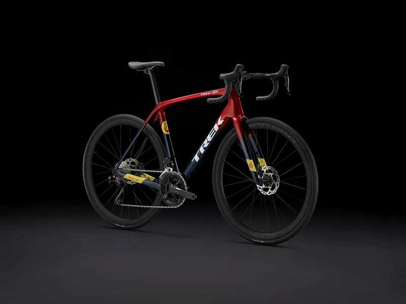 TREK Domane SLR 6 Gen 4 in Metallic Red Smoke and Blue Smoke Fade-8