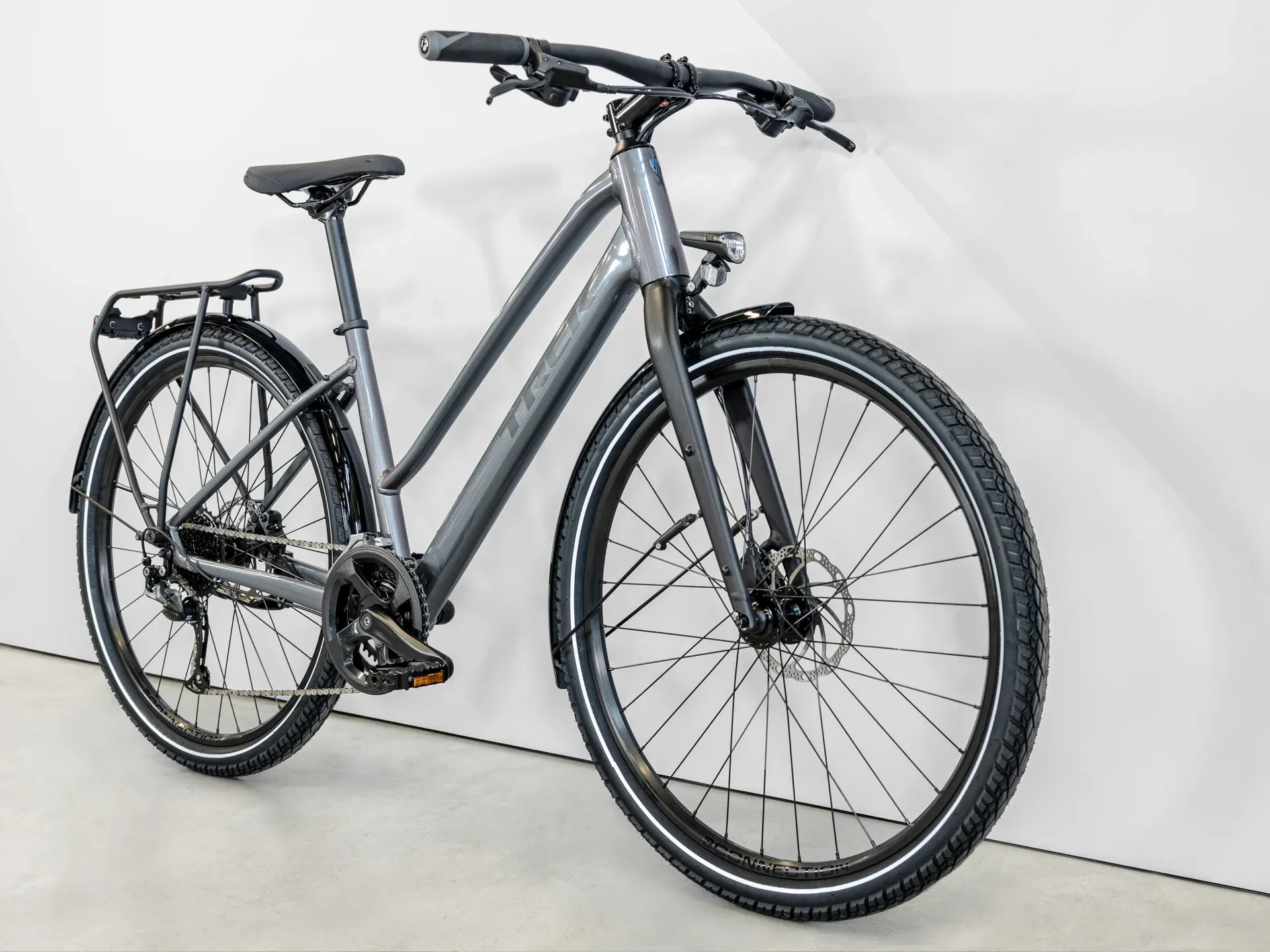 TREK Dual Sport Equipped Stagger Gen Hybrid Bike in Galactic Grey