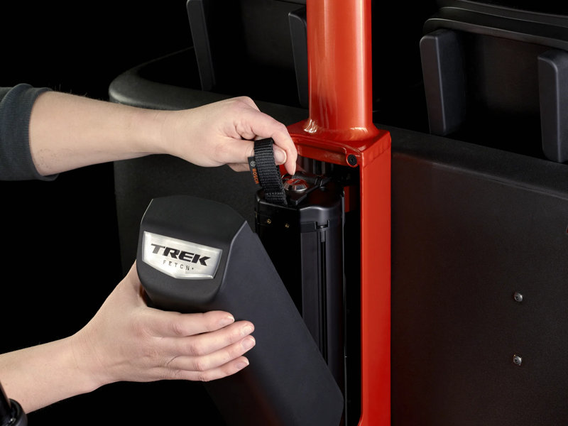 TREK Fetch+ 4 750Wh Electric Cargo Bike in Lava Red-4