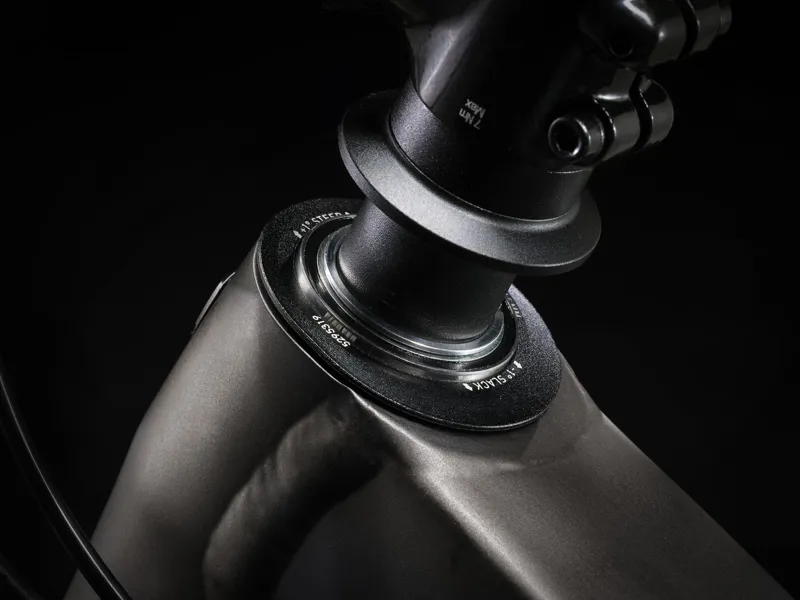 TREK Fuel EX 8 XT Gen 6 Full Suspension Mountain Bike in Galactic Grey To Black Fade-7