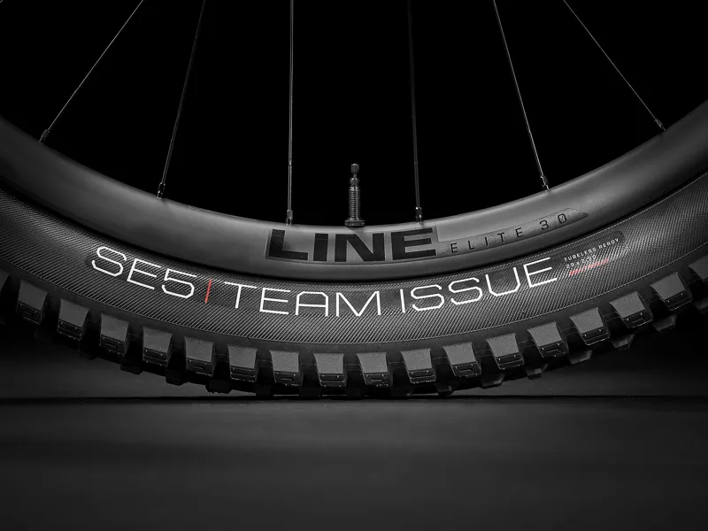  TREK Fuel EX 9.8 GX AXS Gen 6 Full Suspension Mountain Bike in Smoke-8