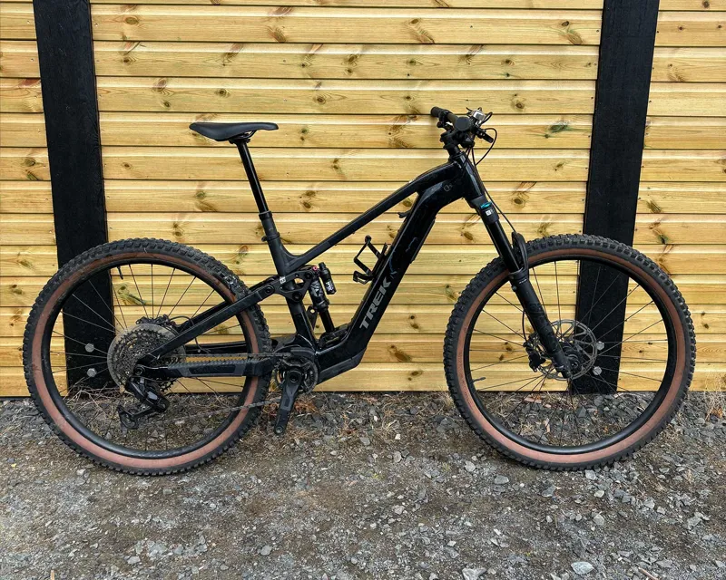 Ex Hire TREK Fuel+ EX 8 580Wh Electric Full Suspension Mountain Bike in Trek Black and Purple Flip Splatter