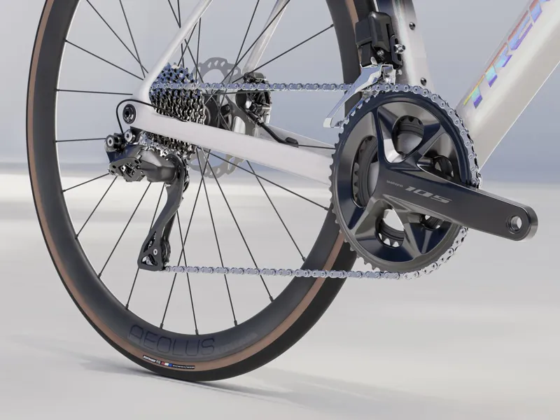 TREK Madone SL 6 Gen 8 Road Bike in White Prismatic-4