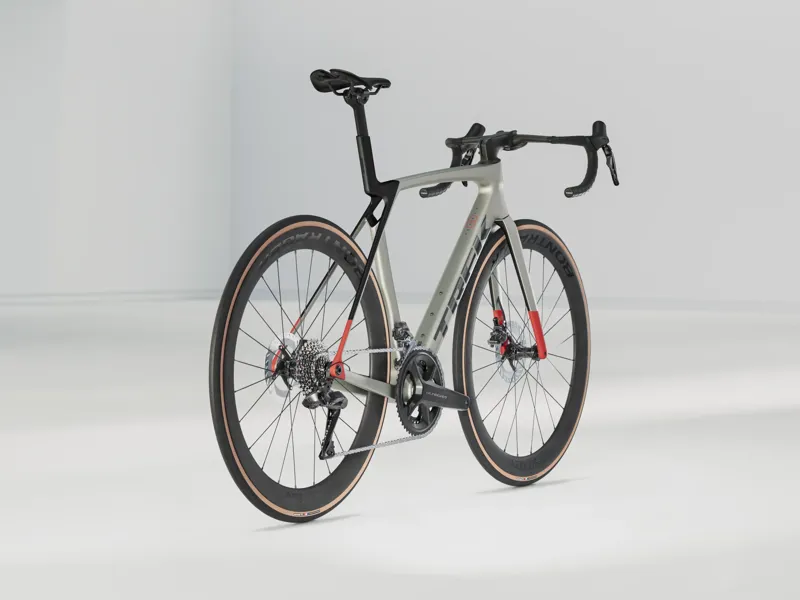 TREK Madone SL 7 Gen 8 Road Bike in Matte Lunar Silver-5