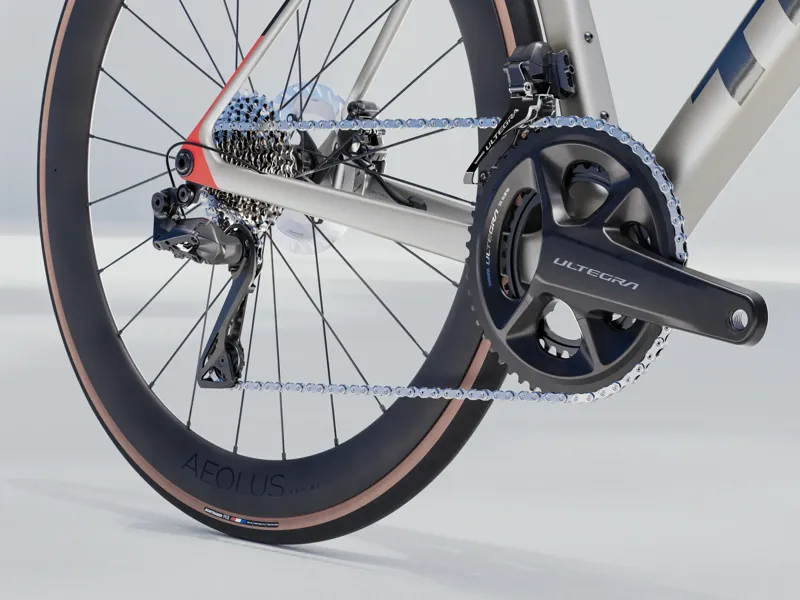 TREK Madone SL 7 Gen 8 Road Bike in Matte Lunar Silver-4