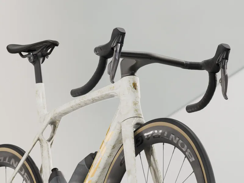 TREK Madone SLR 7 AXS Gen 8 Road Bike in Era White-3