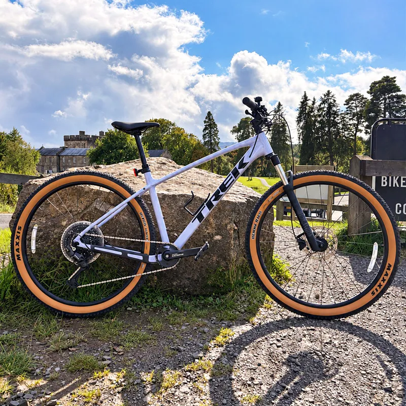 EX-HIRE TREK Marlin 6 Gen 3 Hardtail Moutain Bike in Gloss Lavender Haze