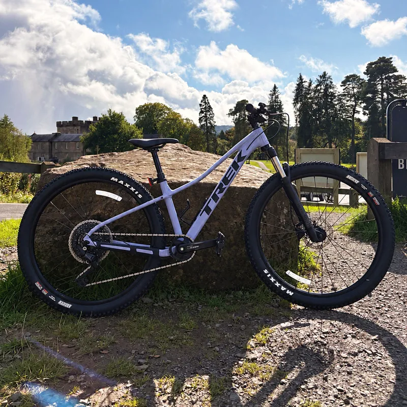 EX-HIRE TREK Marlin 6 Gen 3 Hardtail Moutain Bike in Gloss Lavender Haze-1
