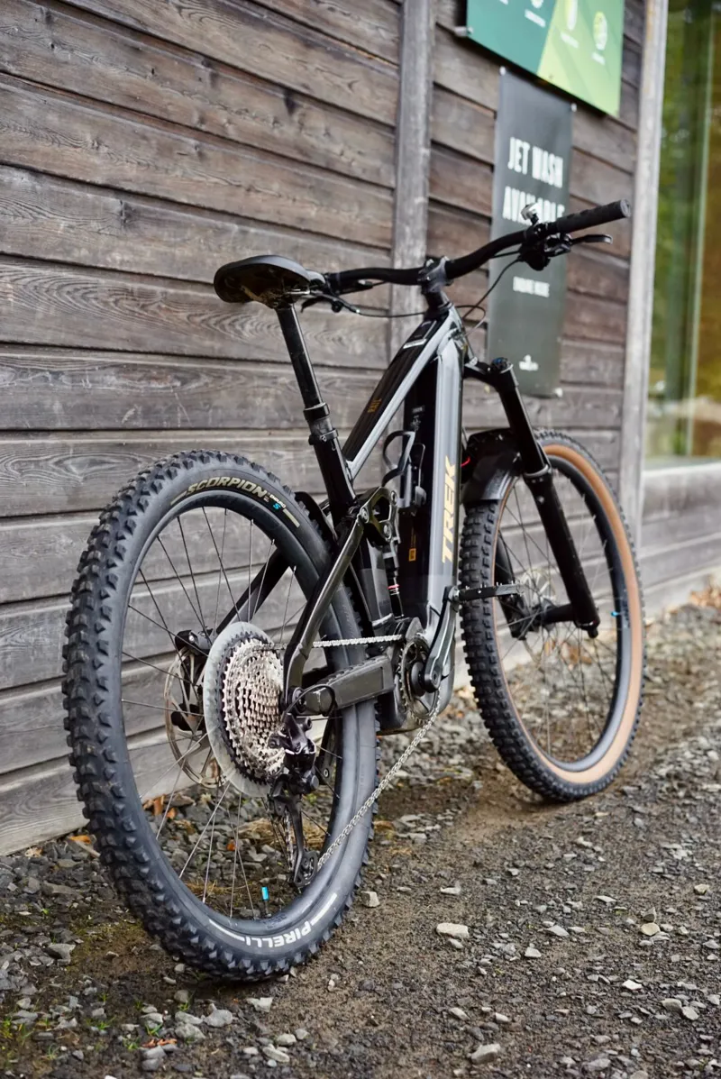 EX HIRE TREK Rail+ 8 Gen 5 800Wh Electric Mountain Bike in Sunburst and Dark Star-7