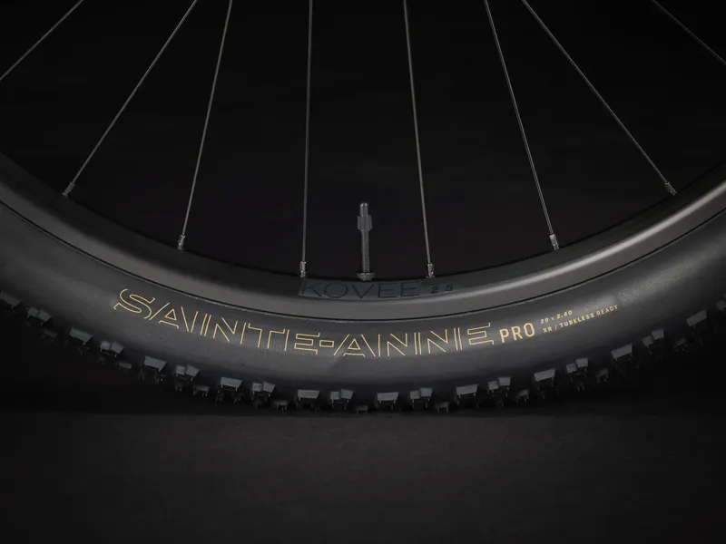 TREK Procaliber 6 Hardtail Mountain Bike in Viper Red and Crimson-4