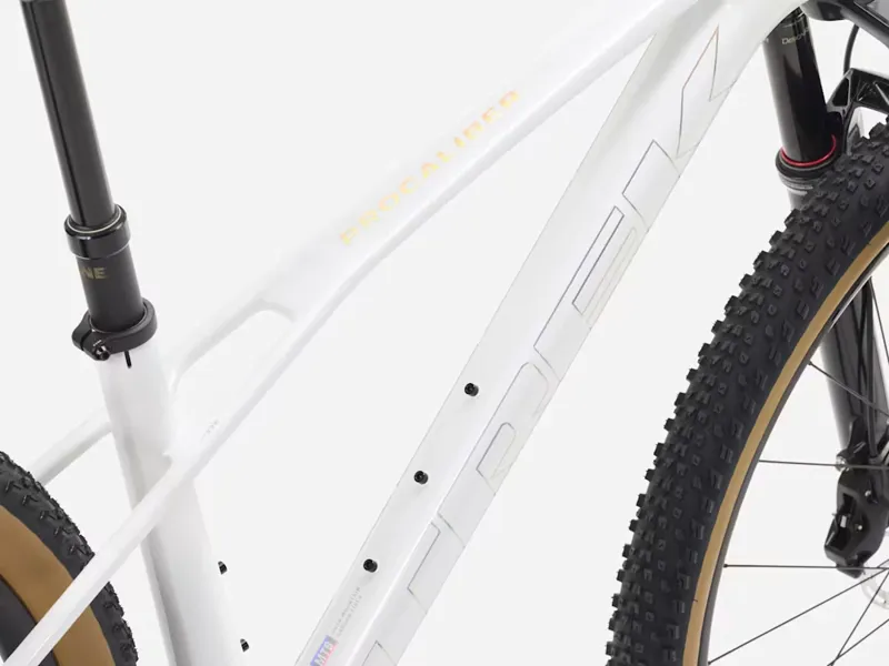 TREK Procaliber 9.7 Gen 3 Mountain Bike in Cyrstal White-3