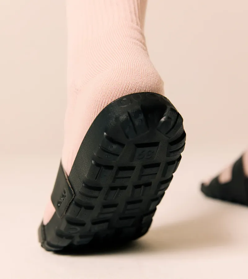 Quoc Lala Slide in Black-6