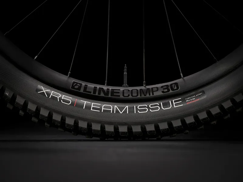 TREK Rail 9.7 750Wh Gen 4 Full Suspension Electric Mountain Bike in Galactic Grey-10