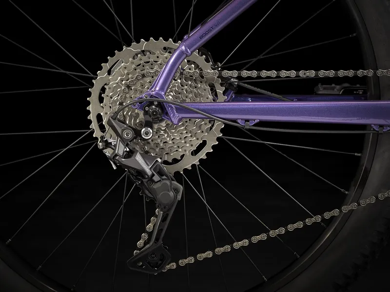 TREK Roscoe 6 Hardtail Mountain Bike in Purple Flip and Trek Black-1