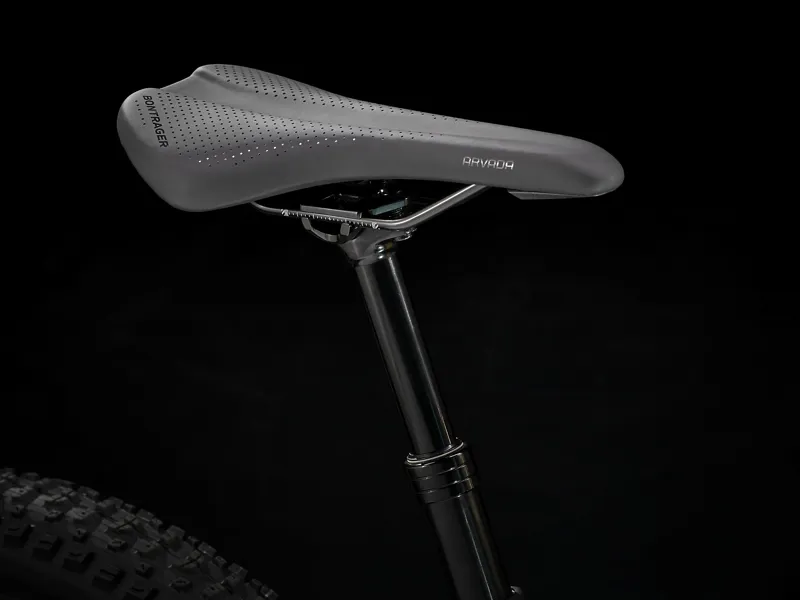 TREK Roscoe 6 Hardtail Mountain Bike in Purple Flip and Trek Black-5