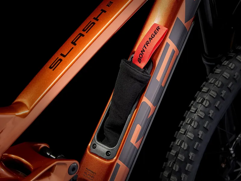 TREK Slash 8 Full Suspension Mountain Bike in Pennyflake