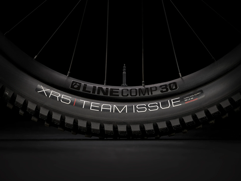 TREK Slash 8 XT Gen 6 Full Suspension Mountain Bike in Marianas Blue-5