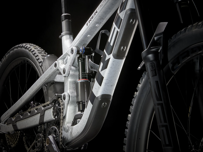 TREK Slash 9.8 XT Gen 6 Full Suspension Mountain Bike in Argent Drizzle-10