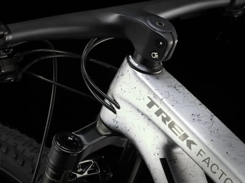TREK Supercaliber SLR 9.9 X0 AXS Gen 2 Full Suspension XC Mountain Bike in Argent Drizzle-8