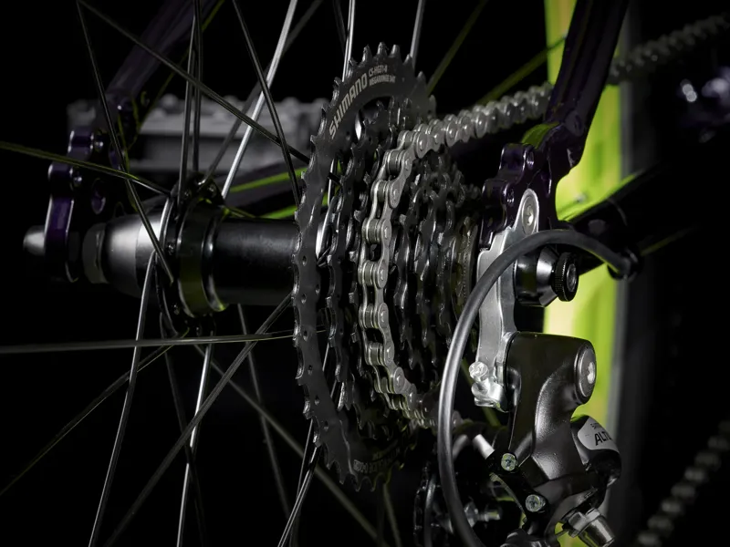 TREK Wahoo 26 Kids Hybrid Bike in Purple Abyss-7