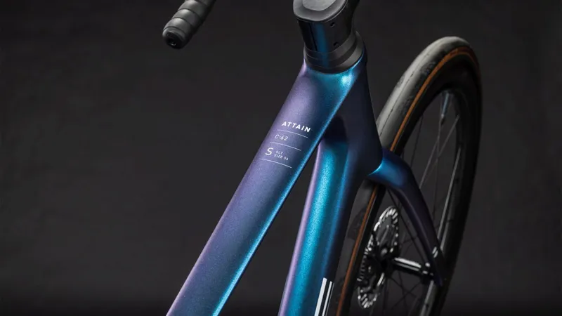 Cube Attain C:62 SLT Road Bike in Shiftmint and White-6