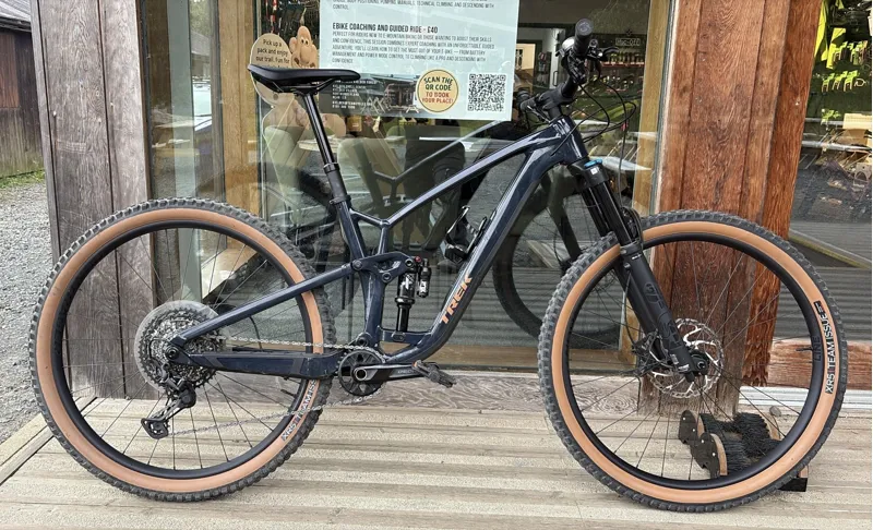 EX DEMO TREK Fuel EX 8 XT Gen 6 Full Suspension Mountain Bike