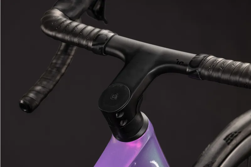 Cube Attain C:62 SLT Road Bike in Cosmicpurple and Black-5