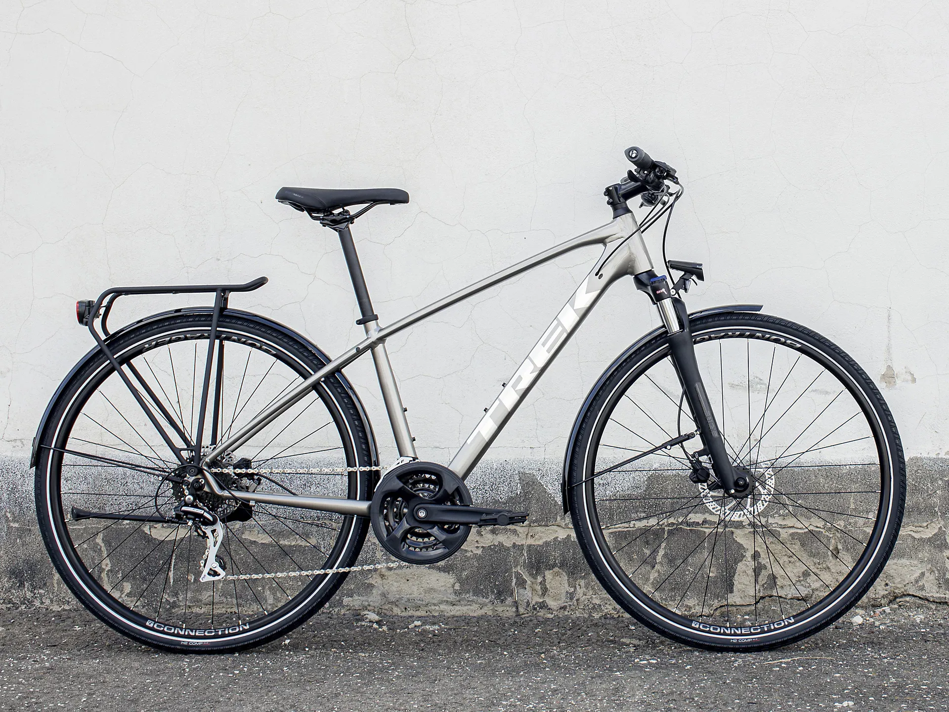 2021 Trek Dual Sport 2 Equipped Hybrid Bike in Silver