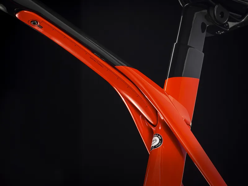 2021 Trek Madone SL 6 Disc Carbon Road Bike in Red-4